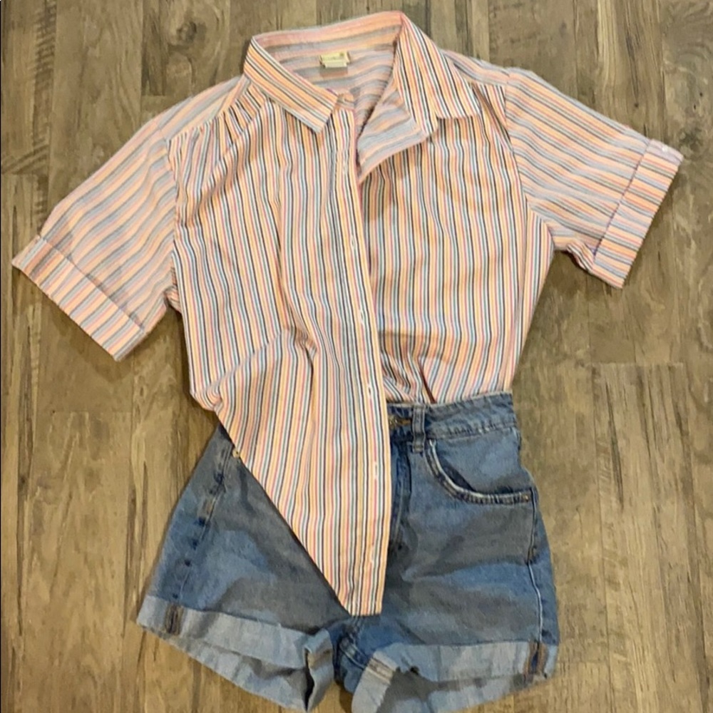 Multi colored button up top - Picture 3 of 3